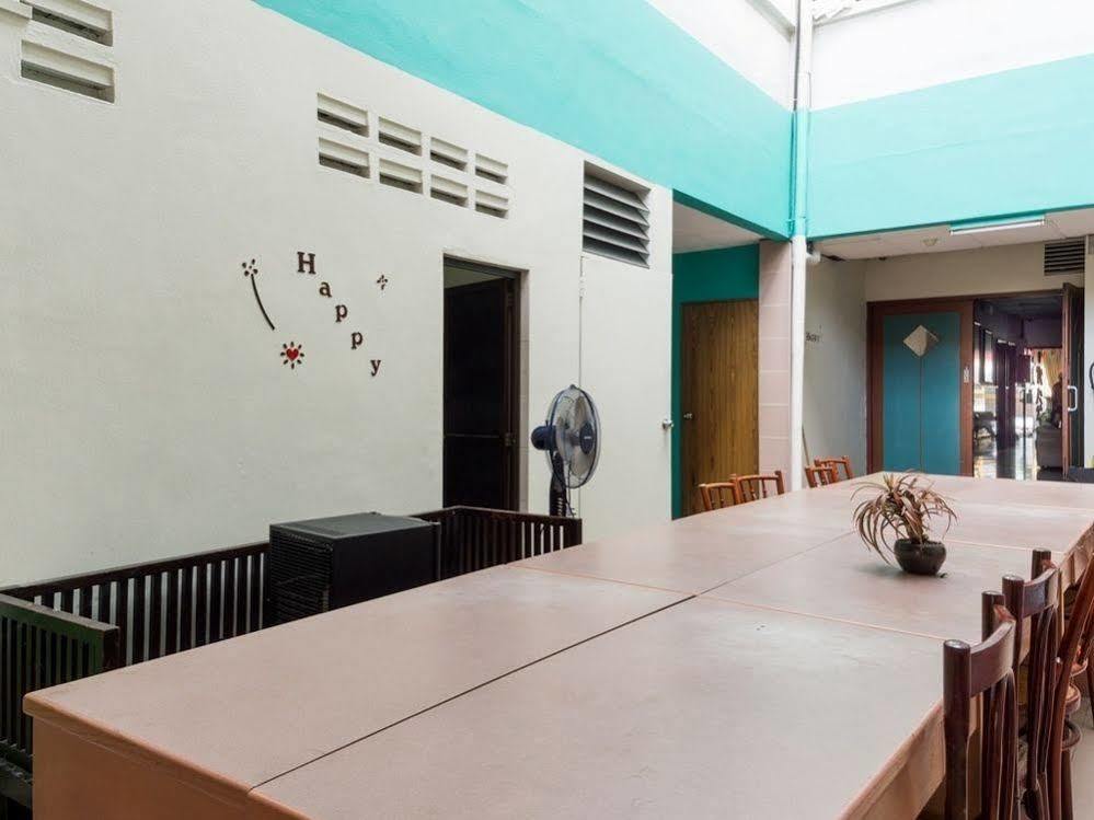 Reddoorz Near Aljunied Mrt Hotel Singapore Exterior photo